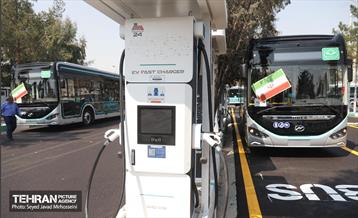 افتتاح ۳ ایستگاه شارژبرقی و رونمایی از تاکسی برخط 46