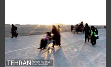 پیاده روی زائران به سمت کربلا از مرز شلمچه 13