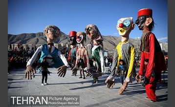 گردهمایی بزرگ عروسک‌های نوروزی در دریاچه شهدای خلیج فارس 22