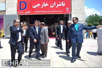 بازدید حسینی مکارم سرپرست شهرداری تهران ار نمایشگاه کتاب 35