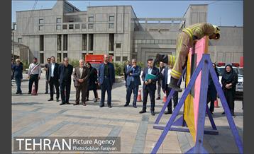 بازدید اعضای شورای اسلامی شهر از نمایشگاه آتش نشانی 2