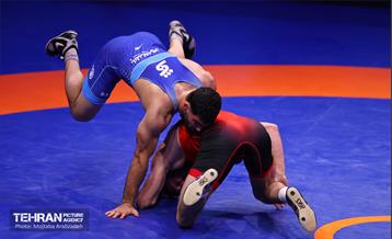 مراسم اهدای کاپ قهرمانی تیم‌های برتر کشتی آزاد توسط شهردار تهران و وزیر ورزش 17