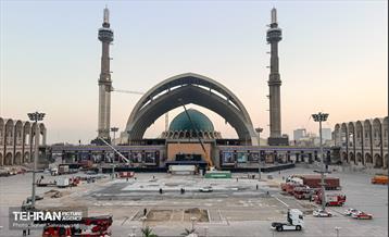 آماده سازی مصلی امام خمینی(ره) در آستانه مراسم وداع با رهبر شهید