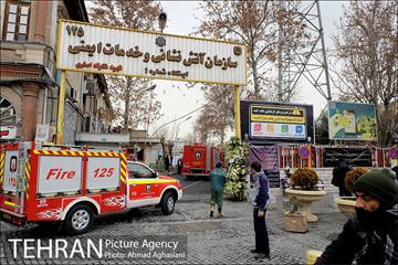 ادای احترام تهرانی ها به شهدای آتش نشان پلاسکو 22