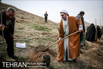 آئین کاشت نهال در بوستان جنگلی سرخه حصار 16
