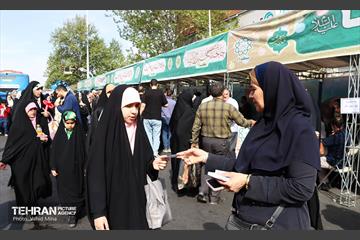 خدمت‌رسانی مواکب منطقه11 به نمازگزاران عید سعید فطر 17