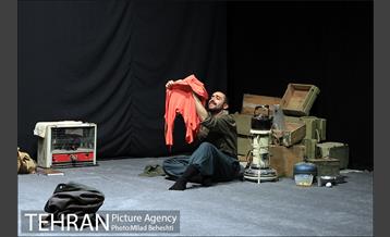 نمایش لیلی نام تمام دختران ایران زمین است‎ 12