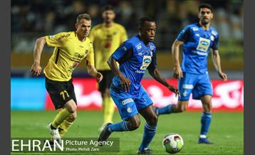 دیدار تیم های استقلال تهران و سپاهان اصفهان 17