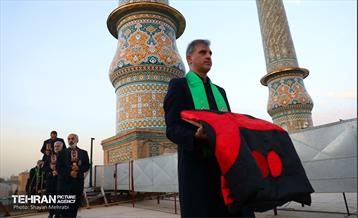 اهتزاز پرچم حرم سیدالشهدا(ع) بر فراز گنبد حرم عبدالعظیم حسنی(ع) 22