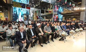 اهتزاز پرچم سبز رضوی بر فراز برج پرچم ایران 30