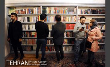 افتتاح «کافه کتاب ققنوس» در هفته کتاب 20