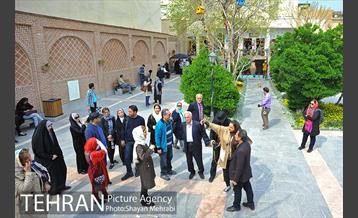 بازدید جمعی از  هنرمندان از نقاط گردشگری منطقه 12 21