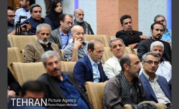 تجلیل از خبرنگاران و عکاسان عرصه دفاع مقدس با حضور شهردار تهران 11