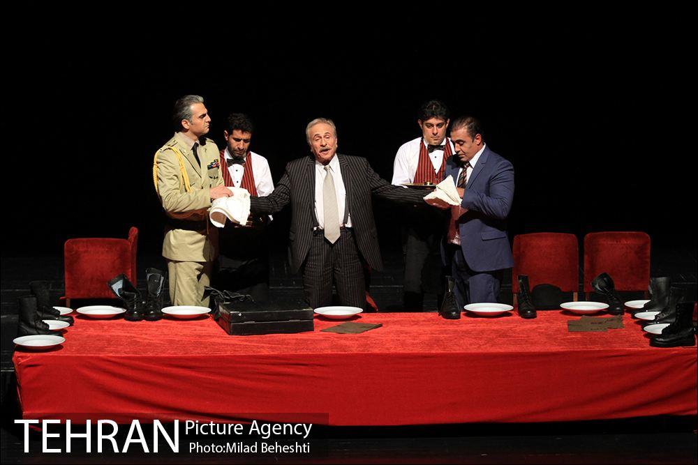 نمایش راپورت های شبانه دکتر مصدق‎ 3