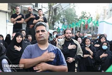 حضور شهردار منطقه هشت در مراسم عزاداری روز عاشورا