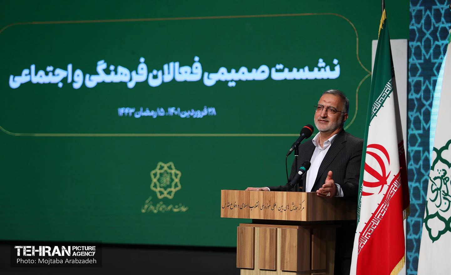 نشست صمیمی فعالان فرهنگی و اجتماعی با شهردار تهران 23