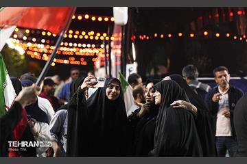 آیین بدرقه زائر اولی‌ها به‌ سوی عتبات عالیات در میدان انقلاب 26