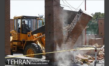 تخریب سردر پادگان جی 18