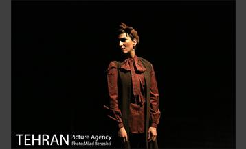 نمایش فیل در تاریکی 10