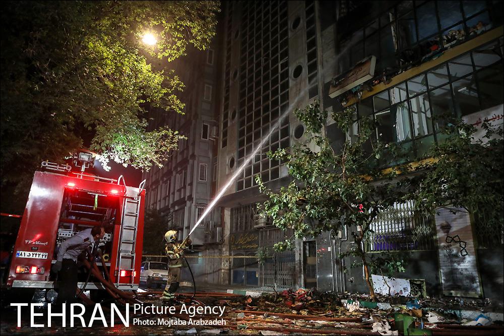 آتش‌سوزی ساختمان چهار طبقه در خیابان فخر رازی 2