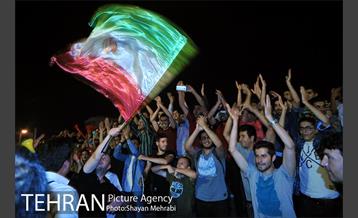 شادی خیابانی مردم بعد از پیروزی تیم ملی ایران 9