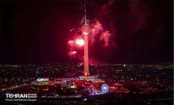 نورافشانی جشن پیروزی انقلاب اسلامی در برج میلاد 18