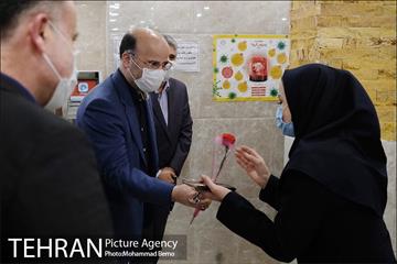 بازدید شهردار منطقه شش از بیمارستان فیروزگر و شرکت شهر سالم 4
