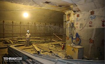 بازدید اعضای کمسیون حمل و نقل شورای اسلامی شهر از ایستگاه تقاطعی مترو توحید 22