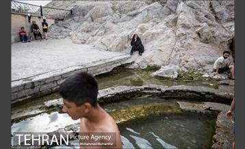 آبتنی تابستانی در چشمه علی 13