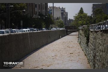 مسیل رودخانه مترو صادقیه
