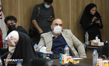 دیدار شهردار تهران با نخبگان و خانواده های شهدای منطقه 14