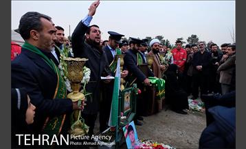 غبارروبی مزار شهدای آتش نشان باحضور خادمین حرم معصومه (س) 16