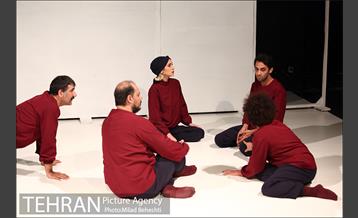 نمایش گریز از مرکز 6