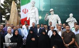 رونمایی از مجسمه های 6 شهید در منطقه 15 7
