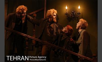 نمایش بی پدر‎ 8