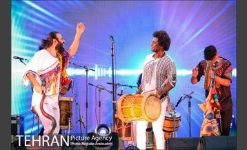 اجرای گروه موسیقی لیان در برج میلاد 21