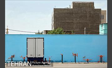 دیوار های رنگی محله هرندی 24