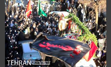 تشییع پیکر مطهر 2 شهید گمنام در مسجد جامع فاطمیه منطقه 8