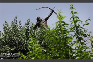 رونمایی از مجسمه آرش کمانگیر در میدان ونک 15
