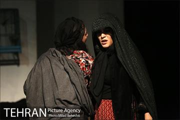نمایش روز عقیم‎ 9