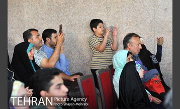 اهتزاز پرچم حرم حضرت معصومه (س) در برج میلاد 3