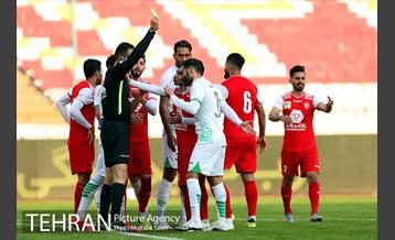 دیدار تیم های فوتبال پرسپولیس و ذوب آهن 15