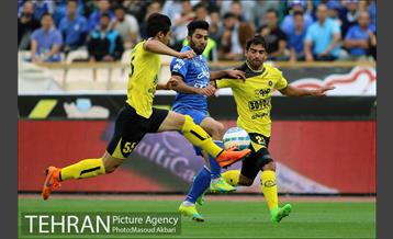 دیدار تیم های فوتبال استقلال و سپاهان