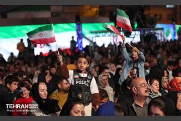 رویداد «شب ایران» در میدان انقلاب اسلامی 55
