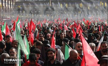 اقامه نماز بر پیکر آقای شهید ایران - 1 37