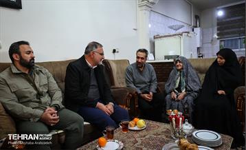 قرار خدمت؛ دیدار شهردار تهران با خانواده شهید مختار بشیری 5