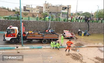 امدادرسانی سازمان مدیریت پسماند شهرداری تهران به مناطق سیل زده یزد