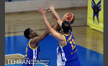 رقابت بسکتبال تیم های دانشگاه آزاد - پتروشیمی بندر امام