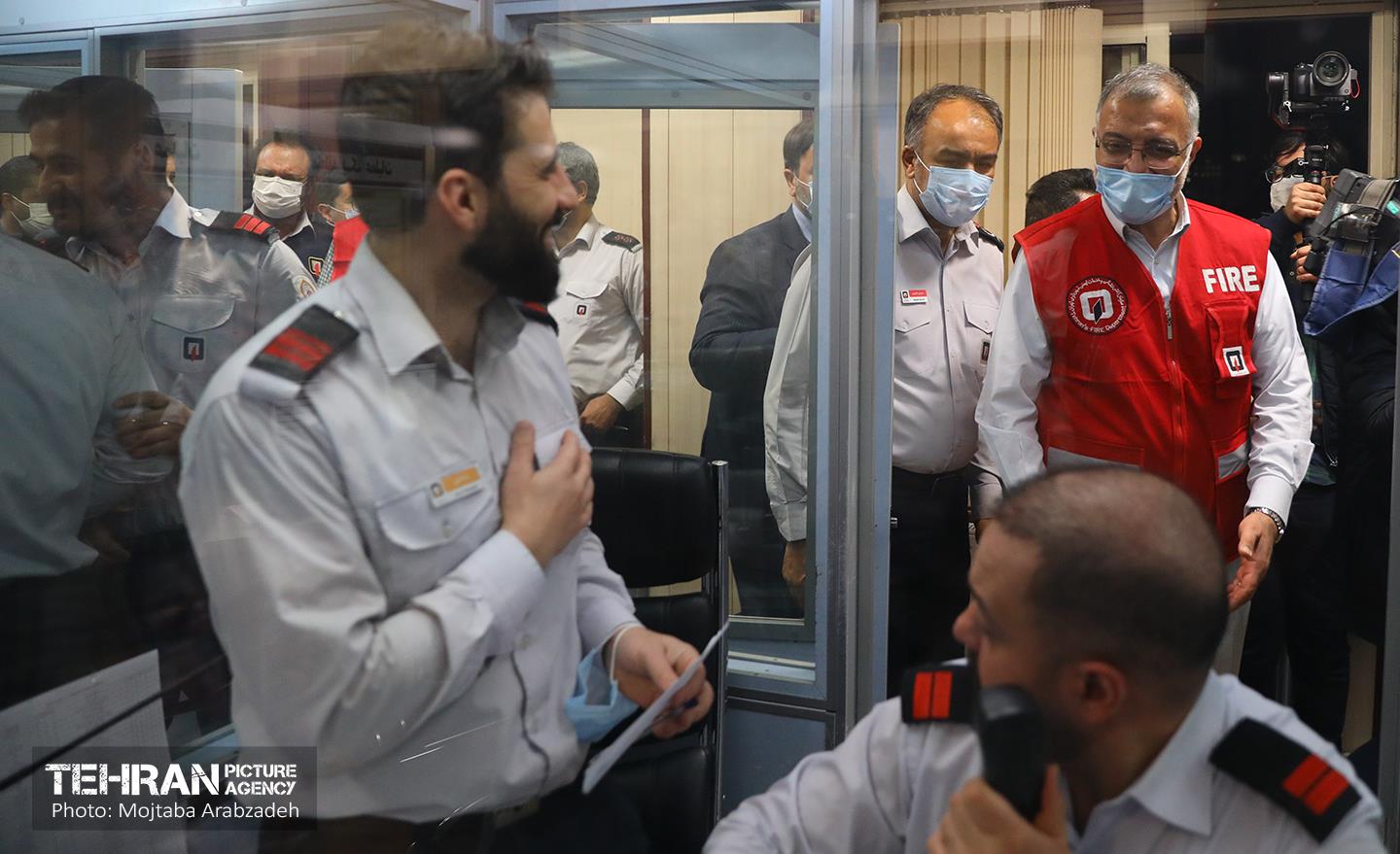بازدید سرزده شهردار تهران از ستاد فرماندهی عملیات آتش نشانی 10