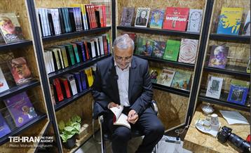 بازدید شهردار تهران از سی‌وپنجمین نمایشگاه بین‌المللی کتاب تهران 23